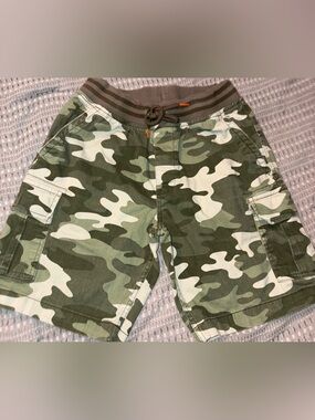 Boys Camo Pull-On Shorts with Elastic Waist 10/12 husky